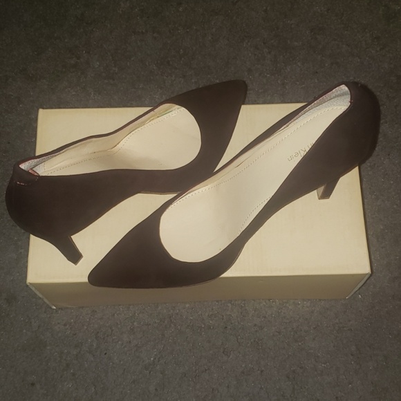 Calvin Klein Brady Wine Pumps - Picture 2 of 8
